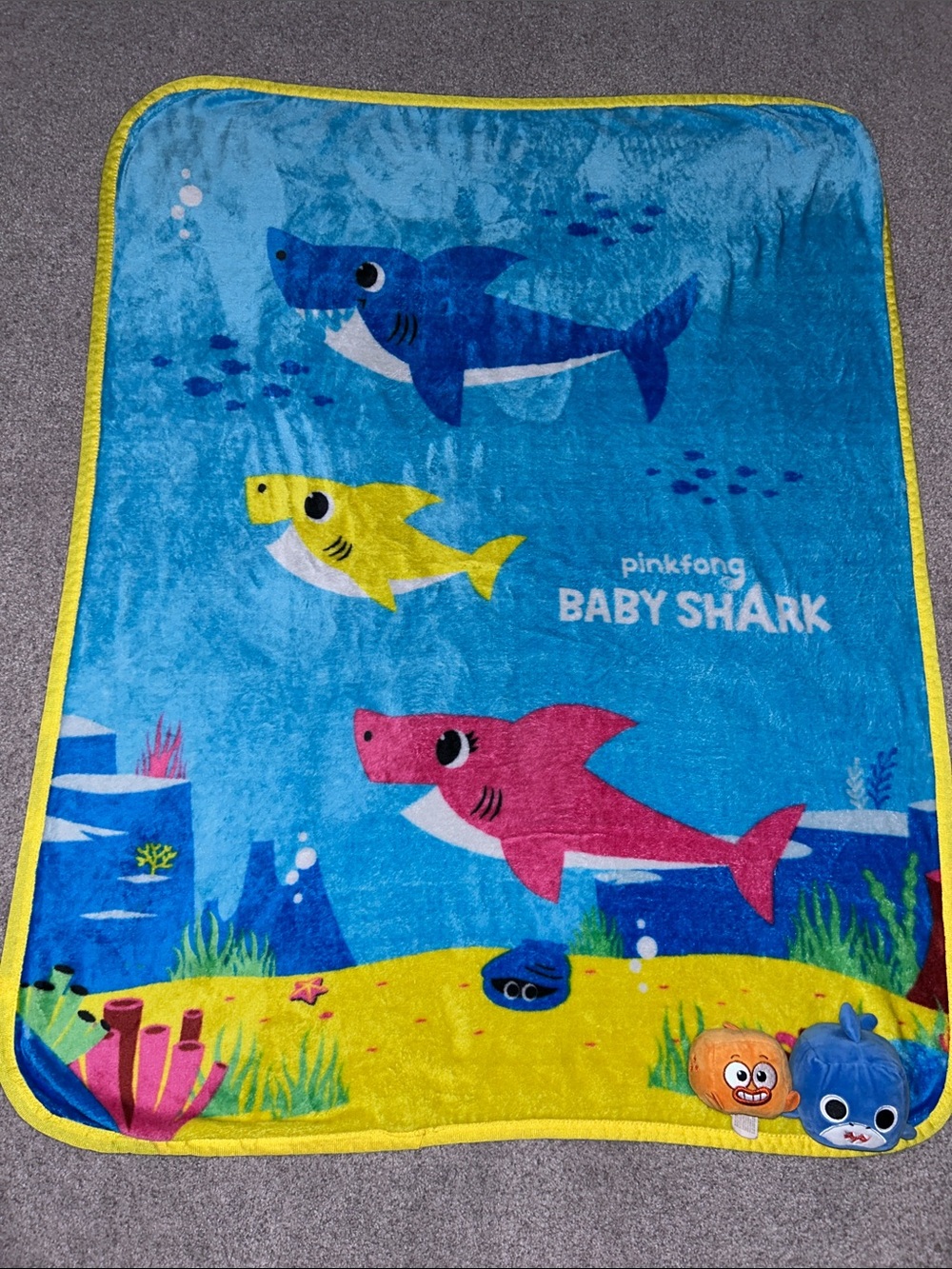 Pinkfong Baby Shark Blanket & Plush Toys